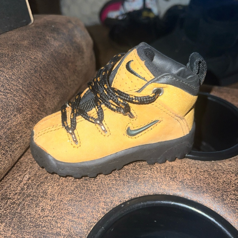 Nike Kids Yellow and Black Boots